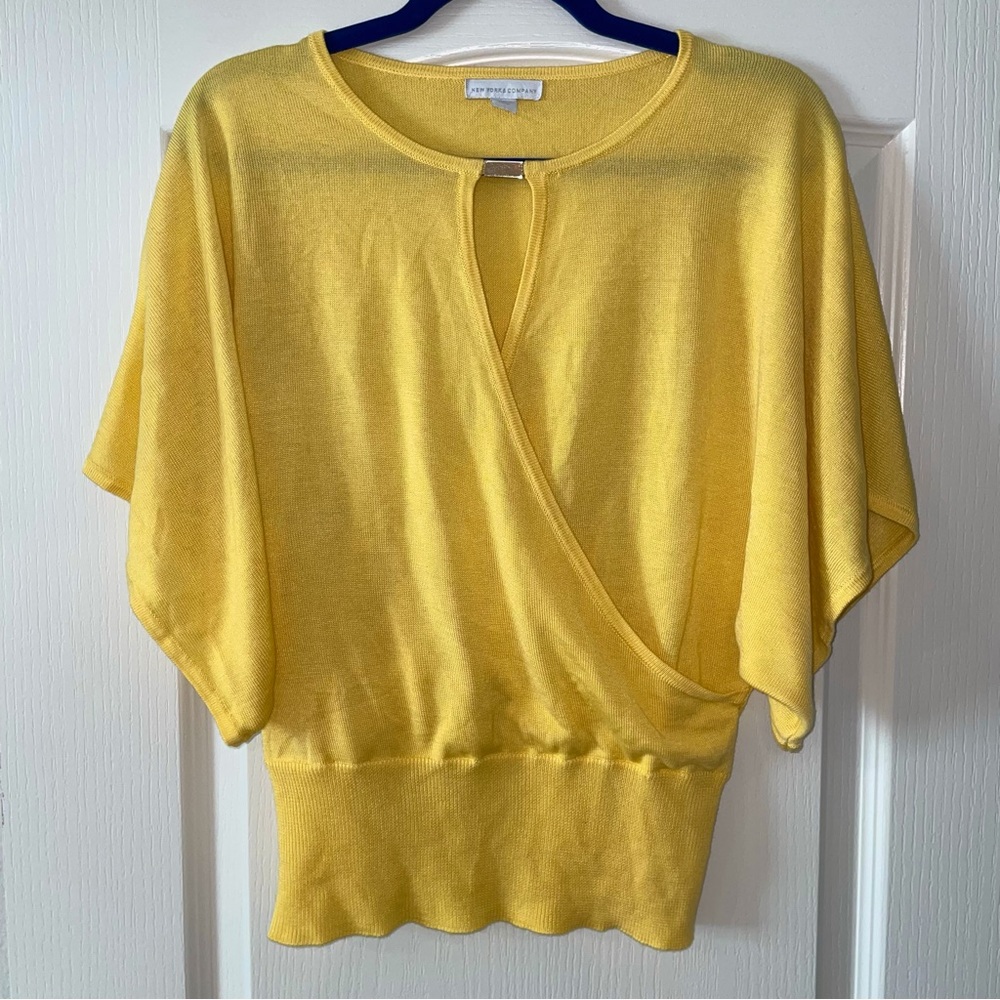 NEW YORK & COMPANY DOLMAN Yellow Top Size Small